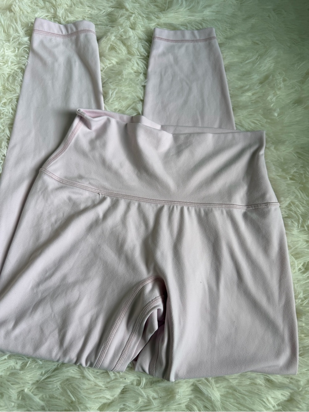 Aritzia Golden BUTTER Cheeky Hi-Rise Legging - Picture 2 of 7